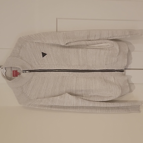 Guess sweater! So comfy, great quality! Almost brand new! I ship same day! - Picture 1 of 4